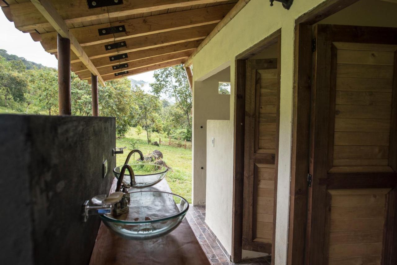 La Perla Negra - Black Pearl Eco Hostel سان رافائيل المظهر الخارجي الصورة